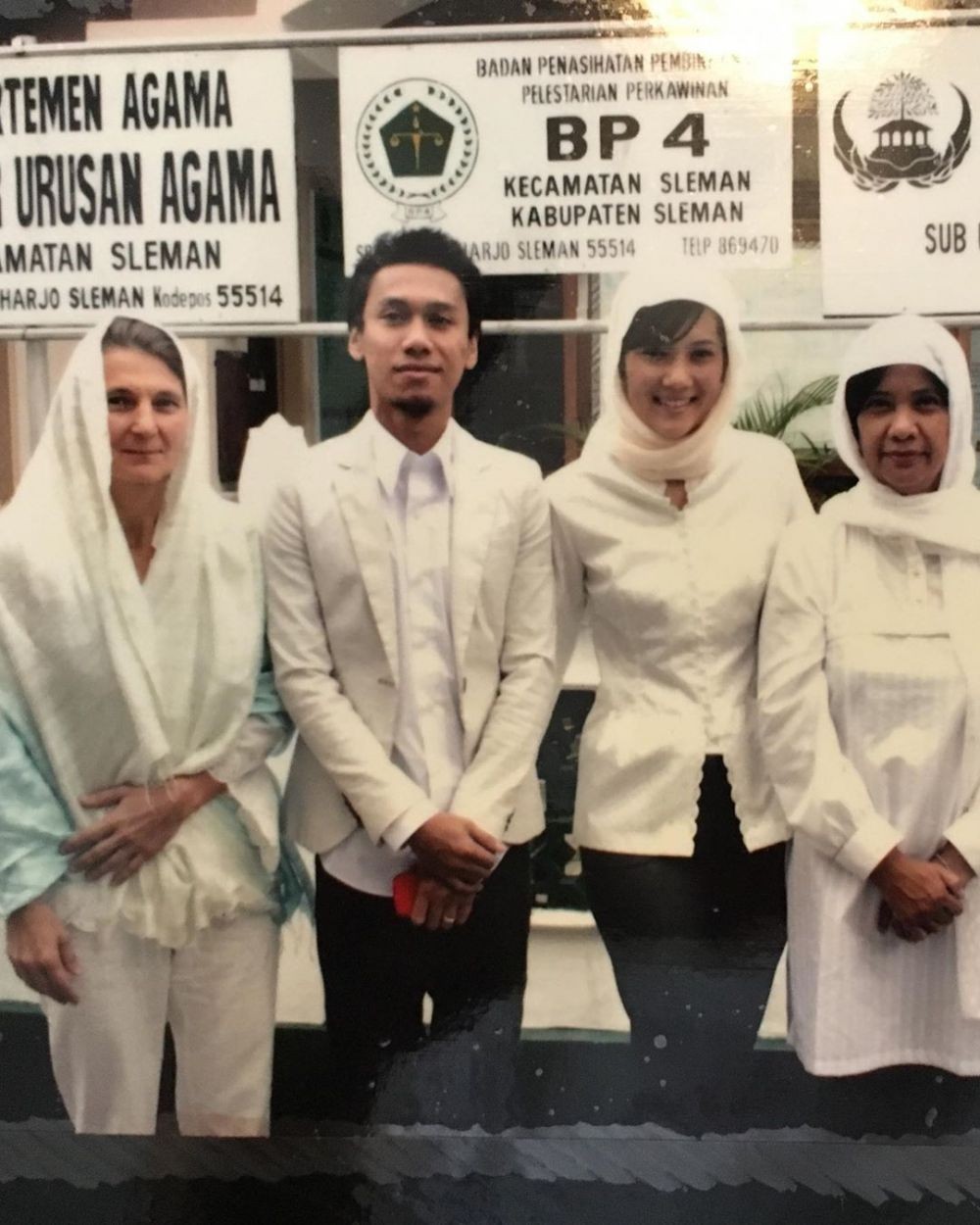 11 Tahun Sepi Gosip, 10 Potret Harmonisnya Rumah Tangga Eross Candra