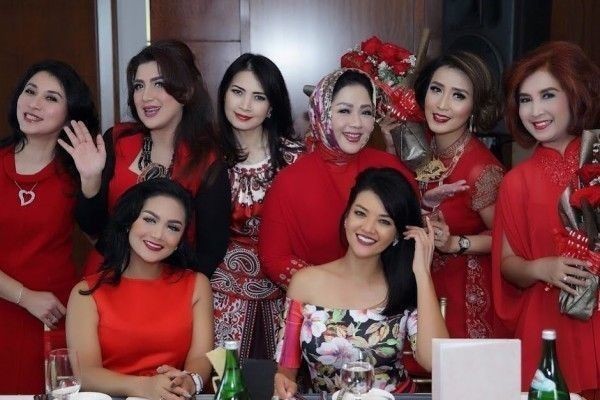 Selalu Sita Perhatian, 10 Geng Artis Ini Dikenal Paling Heboh!