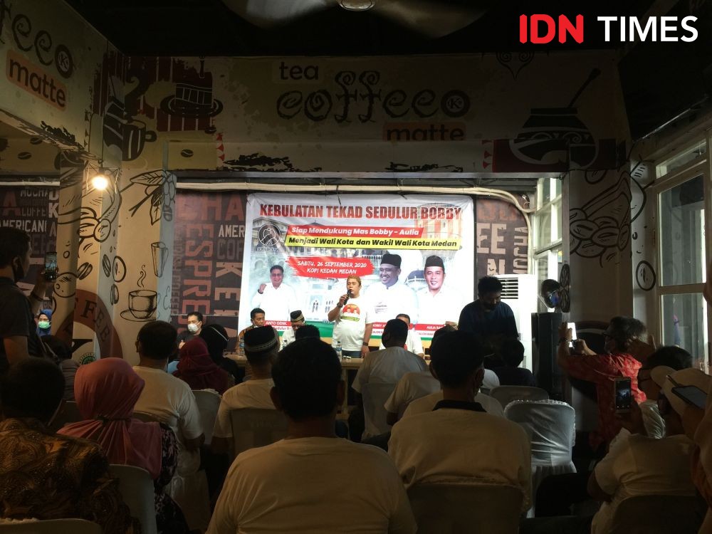Relawan Bobby-Aulia Padati Kafe Saat Kampanye Hari Pertama