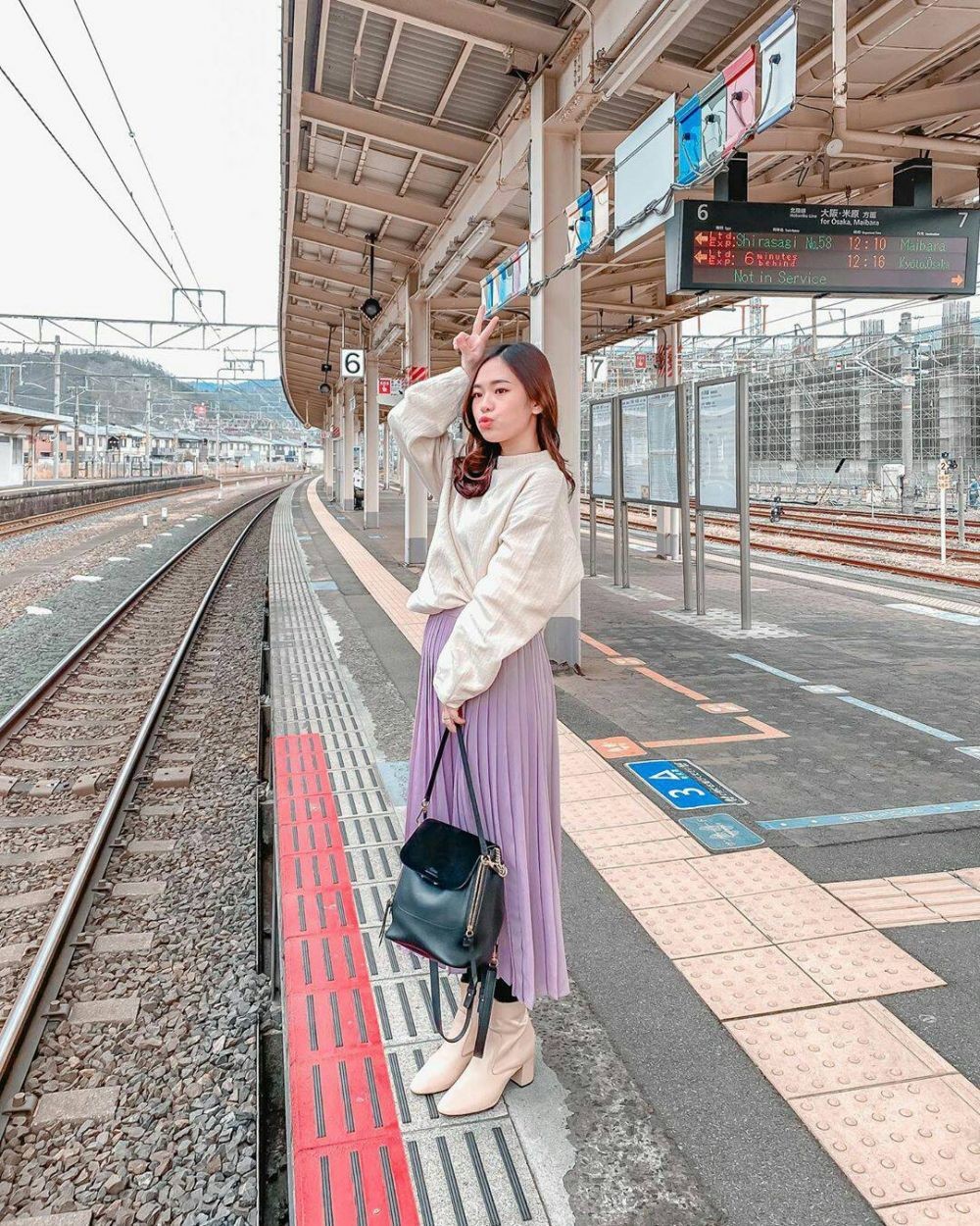 10 OOTD dengan Rok dan Dress ala Beauty Vlogger Molita Lin