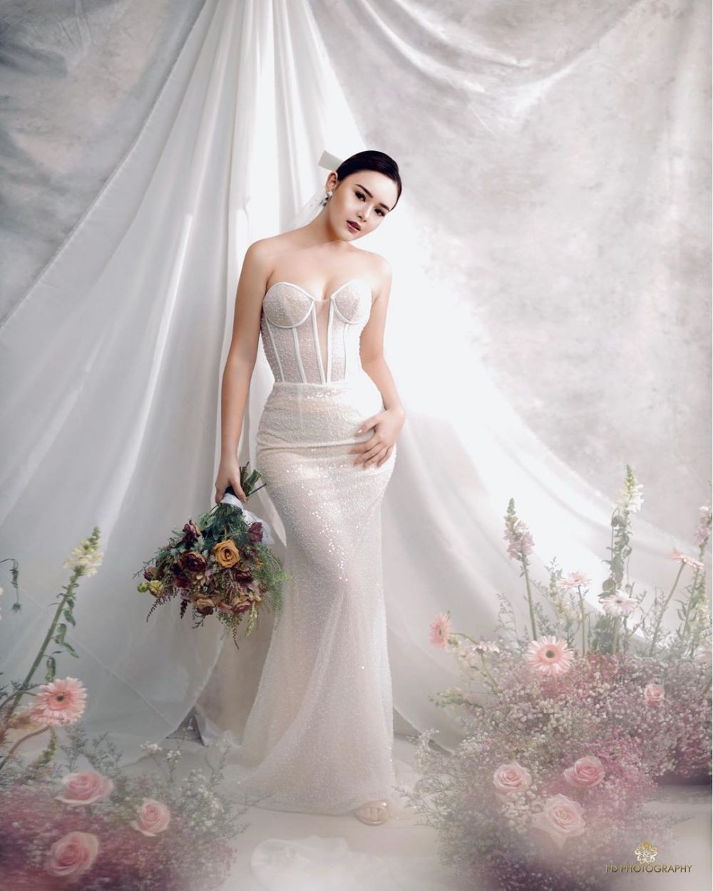 Bergaya Modern Indoor, 10 Inspirasi Prewed ala Amanda Manopo