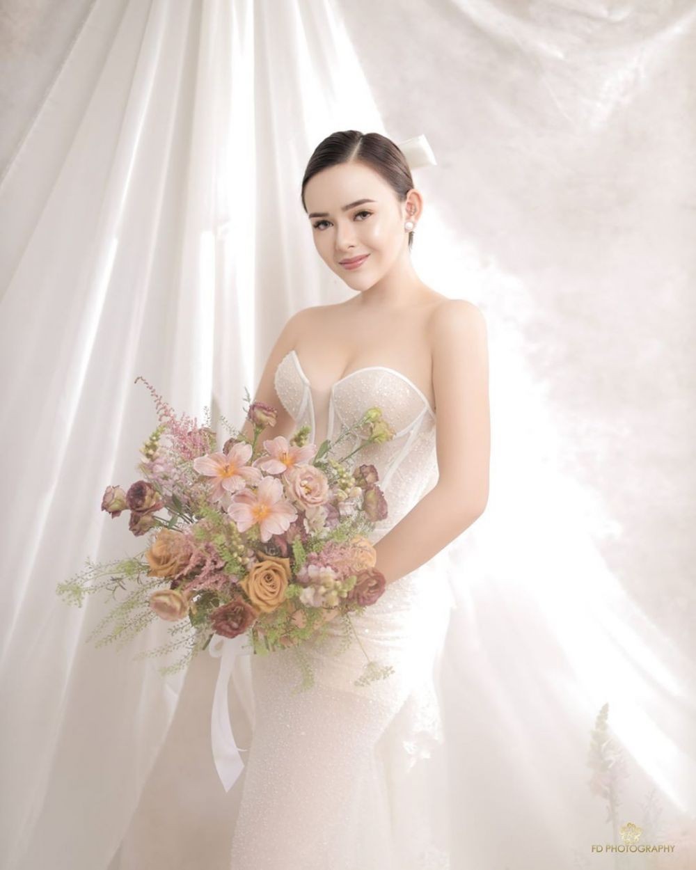 Bergaya Modern Indoor, 10 Inspirasi Prewed ala Amanda Manopo