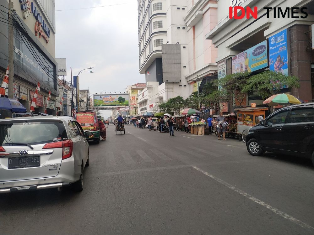 Pedagang Pasar Baru Demo Minta Akses Buka Tutup Jalan Dihentikan