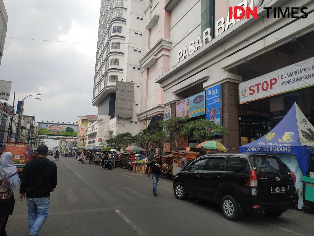 Buka Tutup Jalan di Bandung Diperpanjang, Pedagang Makin Merugi