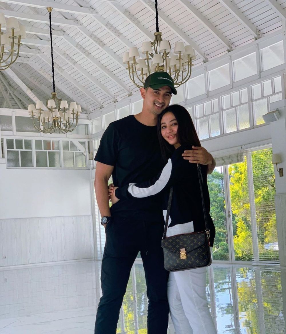 So Sweet! 10 Artis Indonesia Kepincut Pesona Pria Berdarah Arab