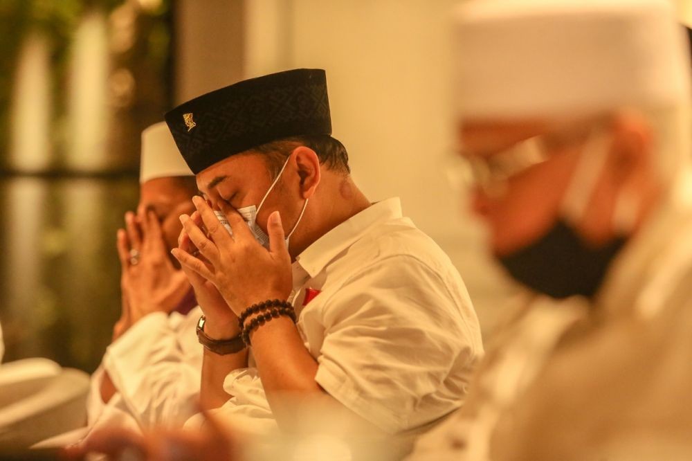 Salat Tarawih Berjemaah Diperbolehkan di Surabaya, Eri Ingatkan Prokes