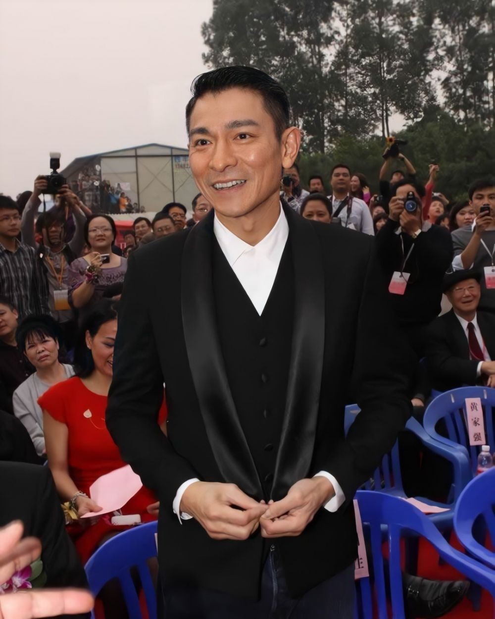 Hampir Berkepala 6, Ini 10 Potret Andy Lau yang Tak Hilang Pesonanya