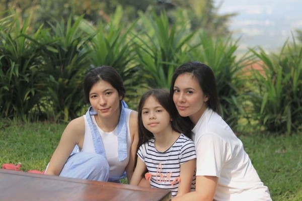 Sudah 39 Tahun, 10 Potret Bare Face Wulan Guritno yang Menawan