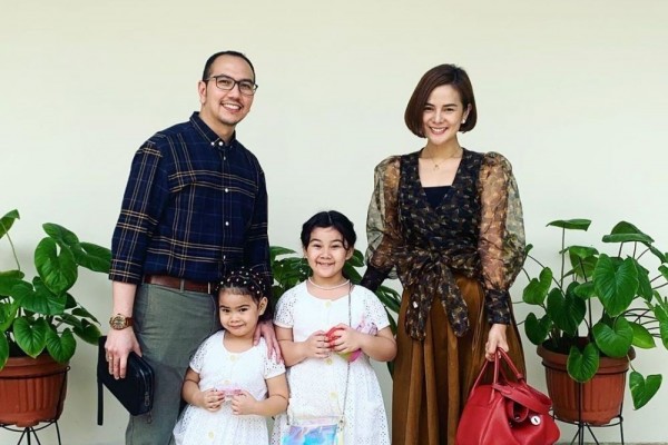 6 Artis yang Jodohnya Dokter Spesialis, Punya Rumah Tangga Bahagia!