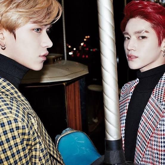 Bikin Gemas, 9 Potret Kedekatan Taeyong dan Lucas Seperti Kakak Adik