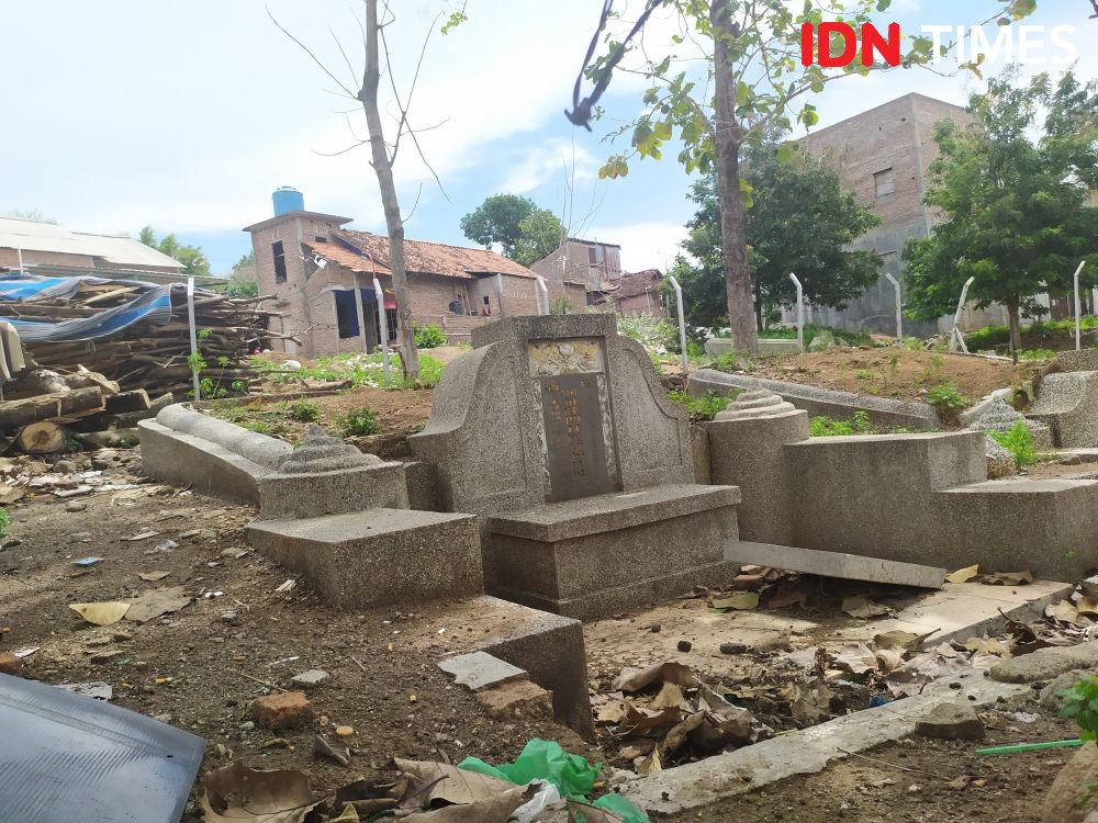 Memprihatinkan, Makam Bong China di Semarang Tergencet Rumah Warga