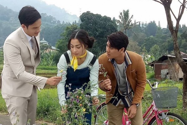 Terlibat Cinta Segitiga, 10 Momen Nikita Willy Dirayu Dua Aktor Kece