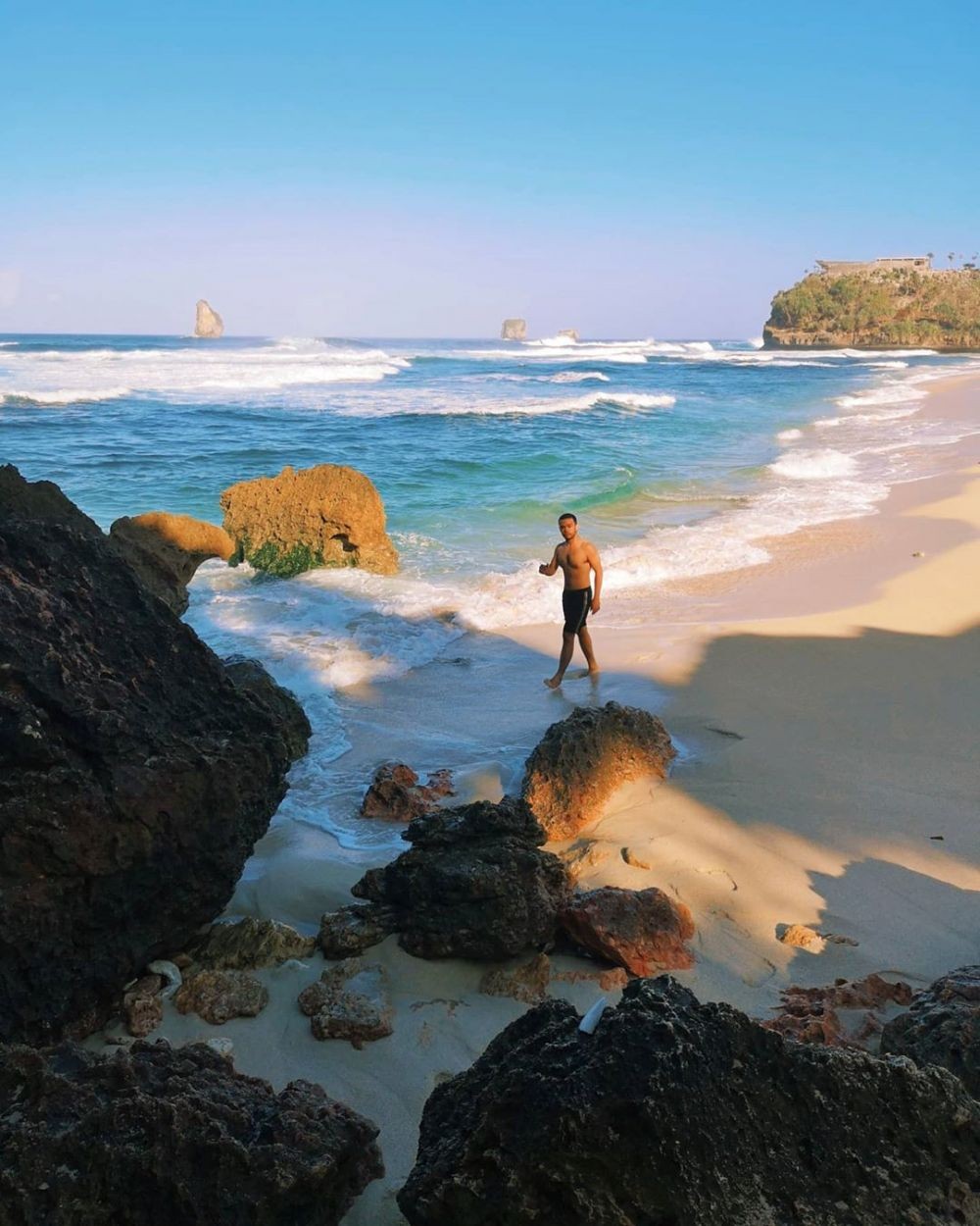 8 Pantai Mistis di Malang, Ada Lokasi Favoritnya Nyi Roro Kidul