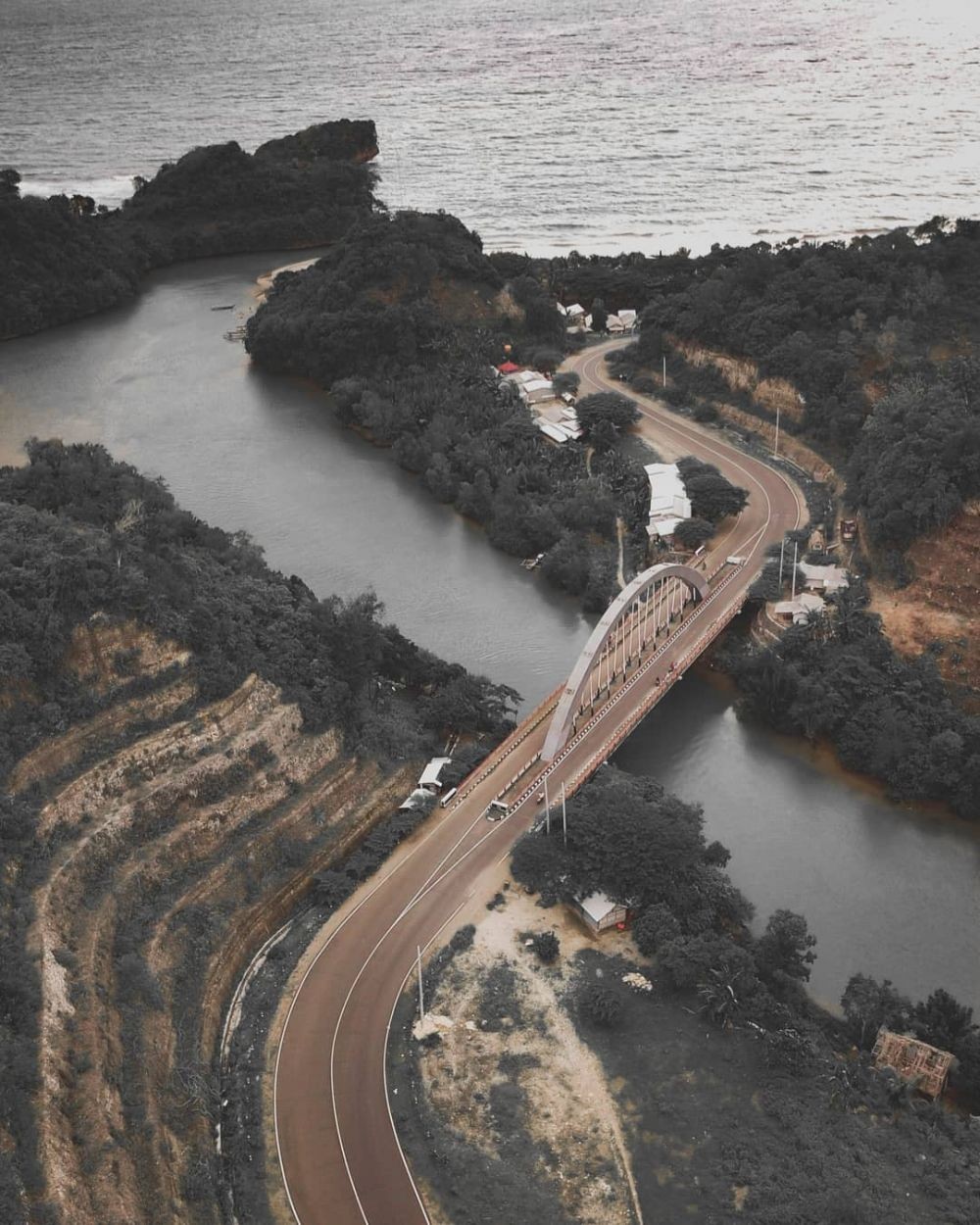 8 Pantai Mistis di Malang, Ada Lokasi Favoritnya Nyi Roro Kidul