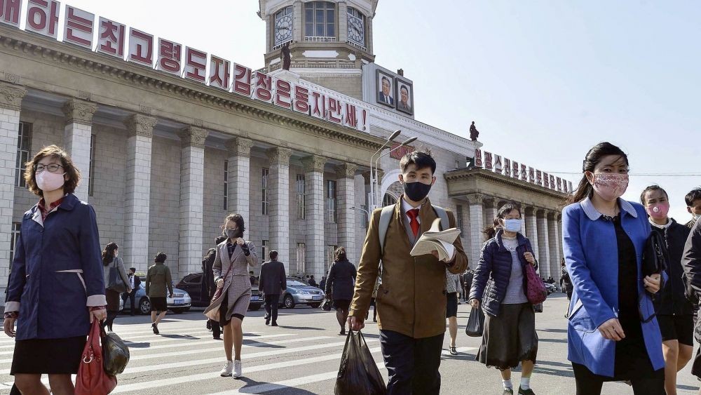 10 Larangan Aneh Yang Harus Dipatuhi Di Korea Utara Gak Boleh Senyum