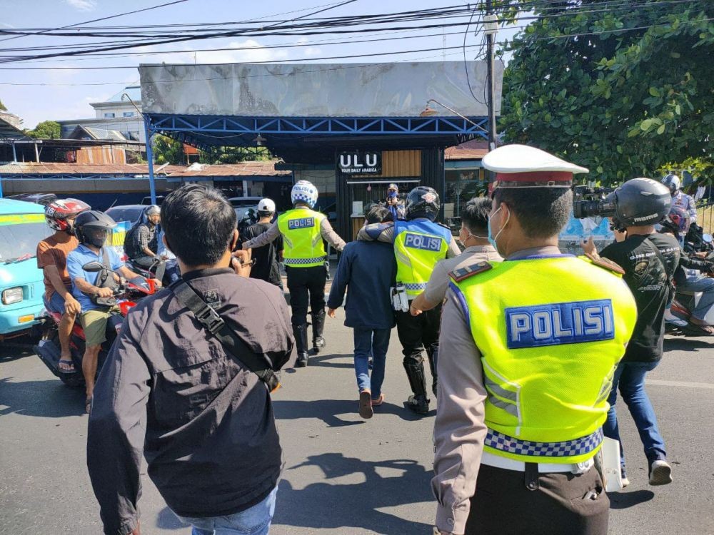 Tabrak Pemotor, Dua Polisi Diperiksa Propam Polrestabes Makassar