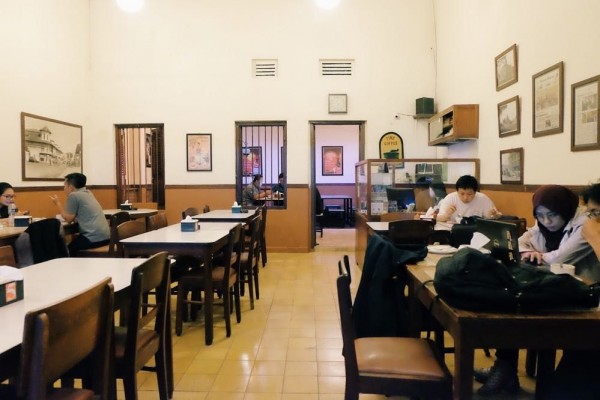 10 Kedai Kopi Paling Legendaris di Indonesia, di Bandung Juga Ada