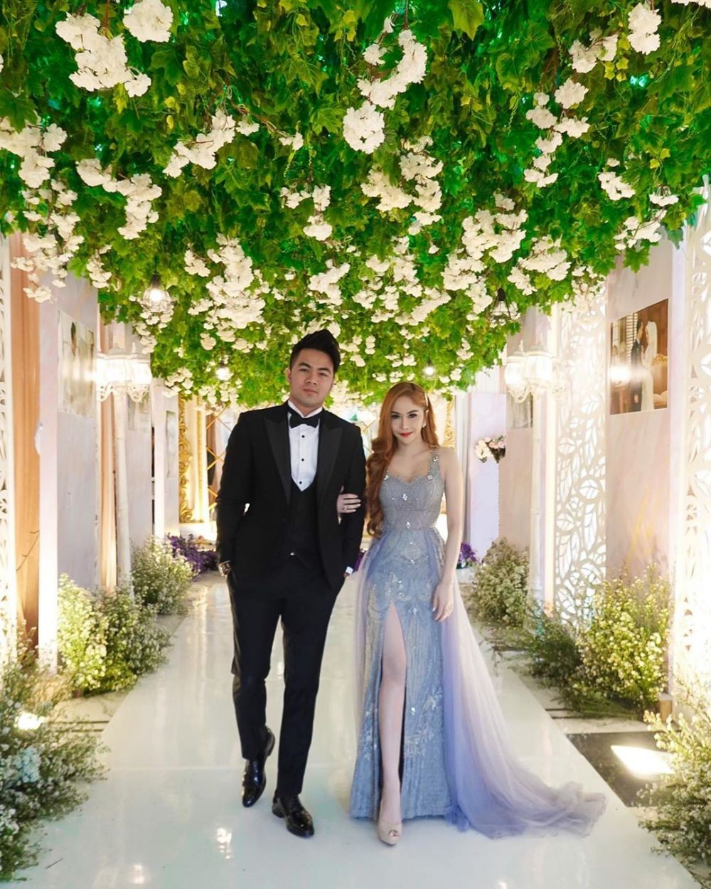 Istri Hamil, 9 Kemesraan Guntur Triyoga & Apristiyah yang Glamor Abis!
