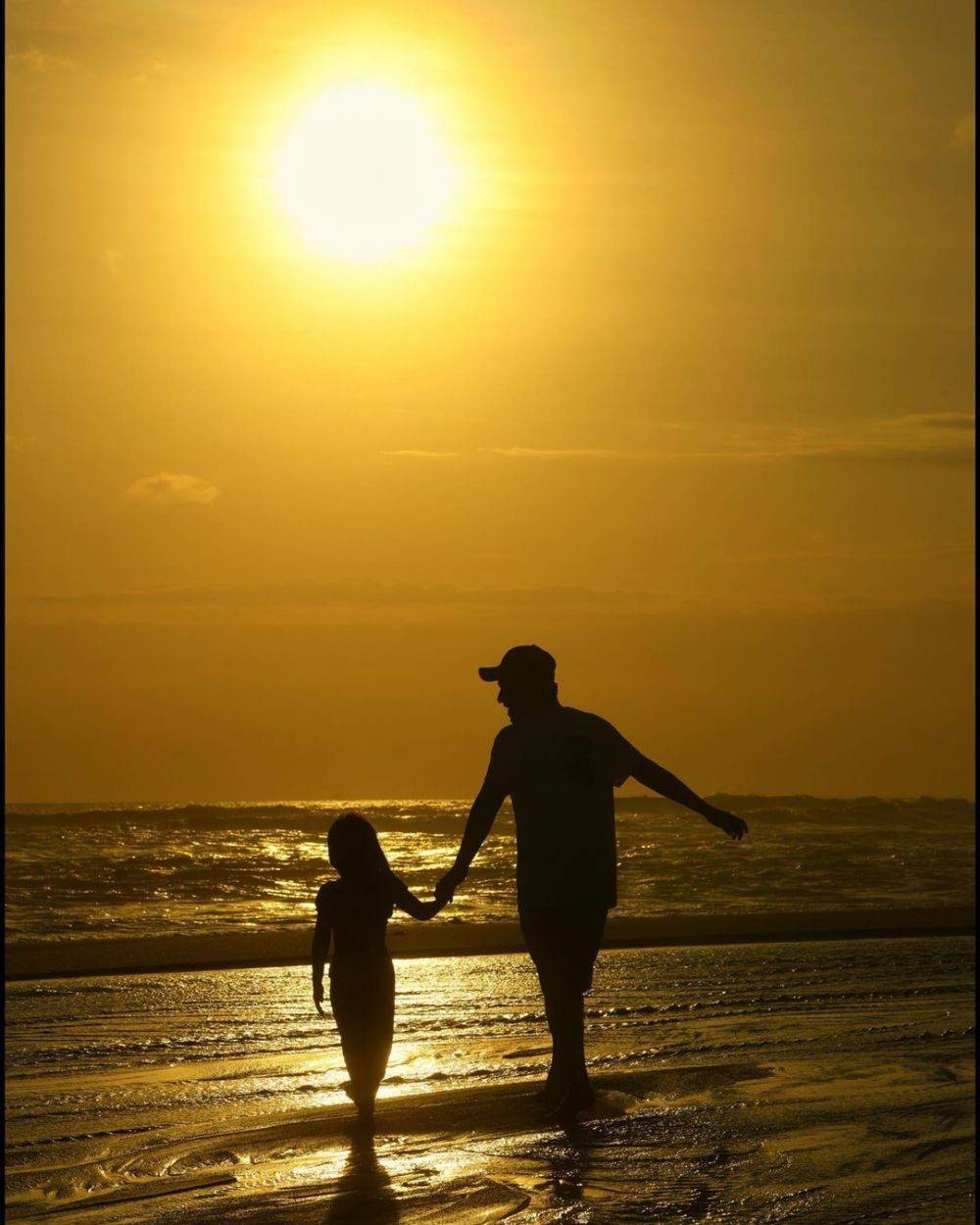 Bonding Time Ayah Dan Putrinya, 10 Potret Liburan Gading Marten Dan Gempita