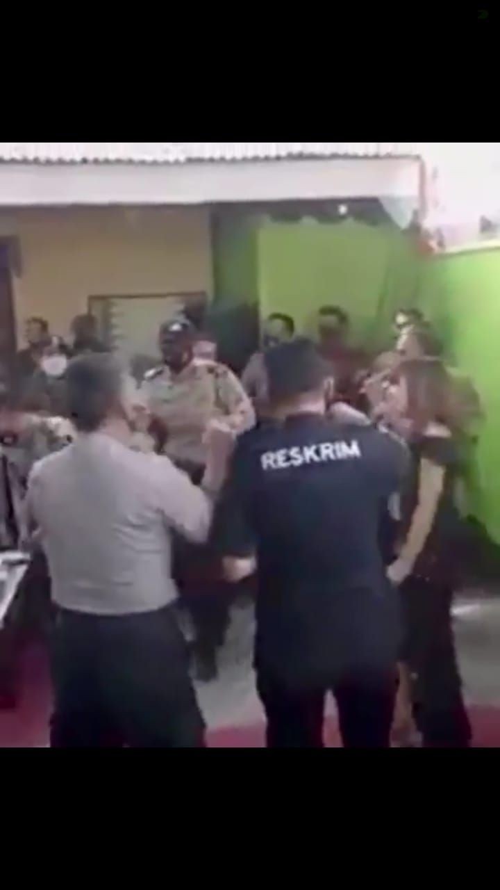 Menyayat Nurani! Viral Polisi Dangdutan di Tulungagung dan Pasuruan 