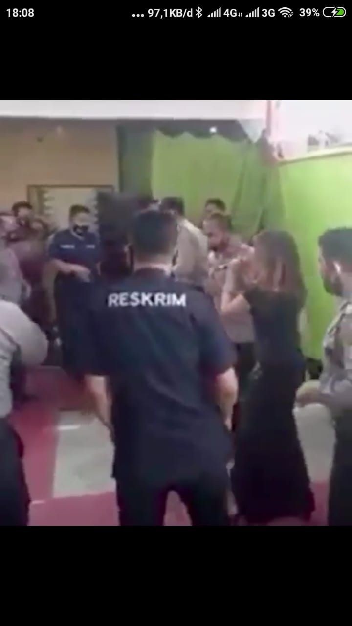 Menyayat Nurani! Viral Polisi Dangdutan di Tulungagung dan Pasuruan 