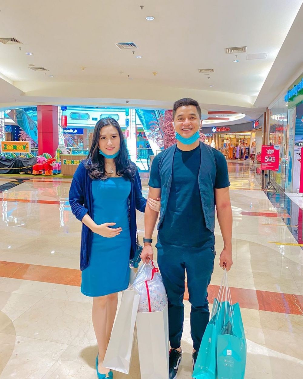 Aura Keibuan, 10 Potret Angbeen Rishi dengan Baby Bump Anak Pertama
