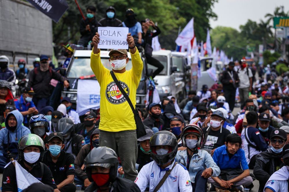 Buruh Tangerang Demo Tolak Omnibus Law Ciptaker Dijegal Polisi
