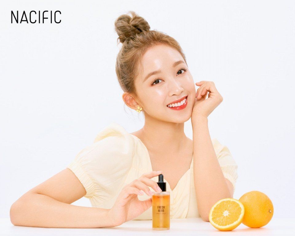 Glowing Kebangetan, Dita Secret Number Jadi Model Kosmetik Korea