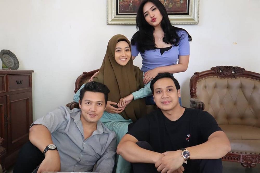 10 Potret Akrab Istri Tersakiti dan Pelakor Suara Hati Istri di Balik Layar