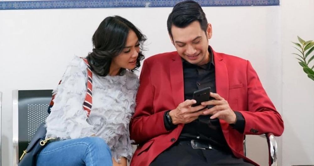 10 Potret Akrab Istri Tersakiti dan Pelakor Suara Hati Istri di Balik Layar
