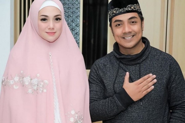 10 Potret Adem Celine Evangelista Kenakan Hijab, Jadi Mualaf?