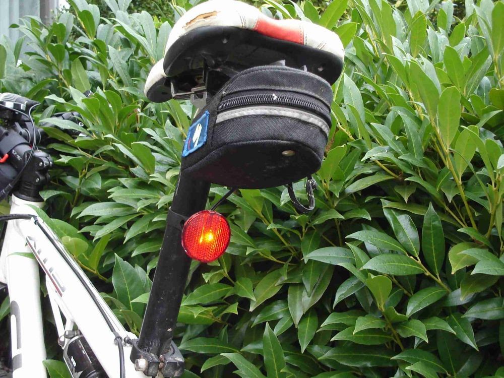 5 Jenis Lampu Sepeda  Wajib Dipakai Saat Musim Hujan