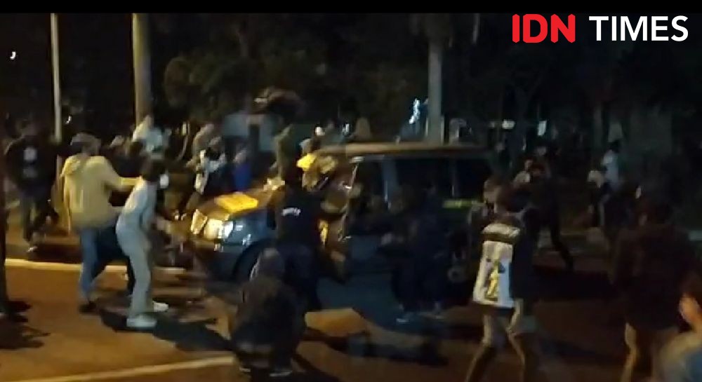 Demo Omnibus Law, Mahasiswa Bentrok dengan Polisi di UIN Banten