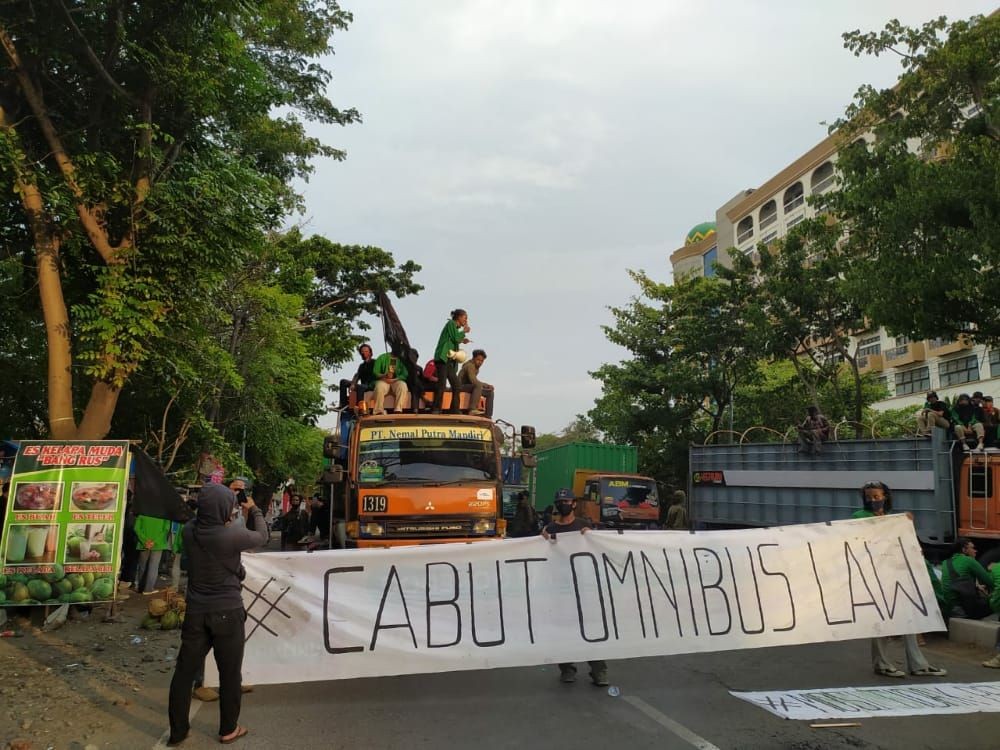 Aliansi Mahasiswa UIN Makassar Unjuk Rasa Menolak UU Omnibus Law