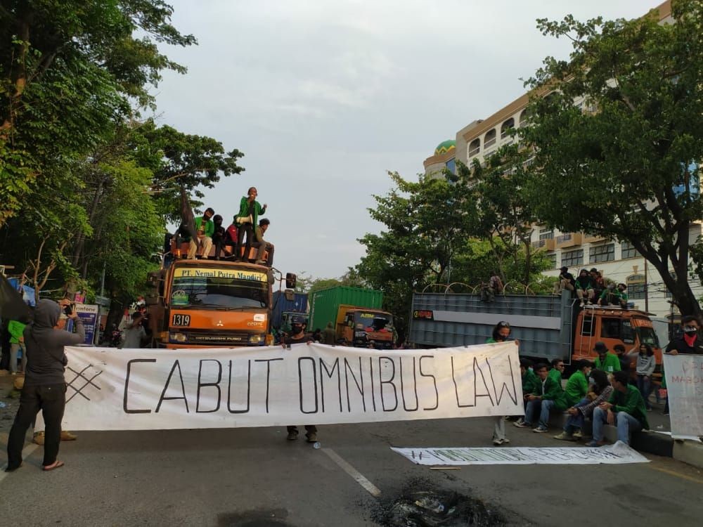 Aliansi Mahasiswa UIN Makassar Unjuk Rasa Menolak UU Omnibus Law