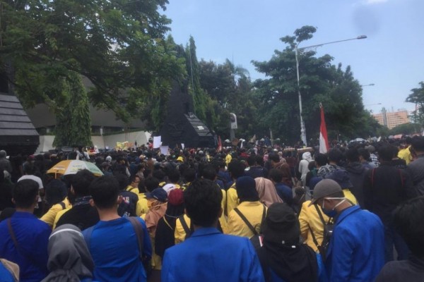 Memanas, Tagar Mahasiswa Bergerak hingga STM Melawan Jadi Trending