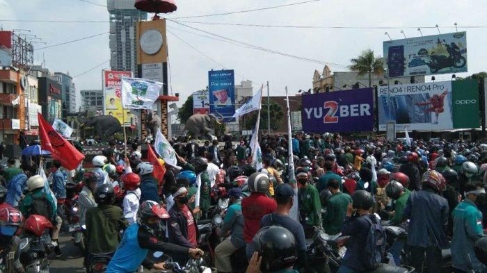 7 Fakta Demo Tolak UU Cipta Kerja di DPRD Lampung Berakhir Ricuh