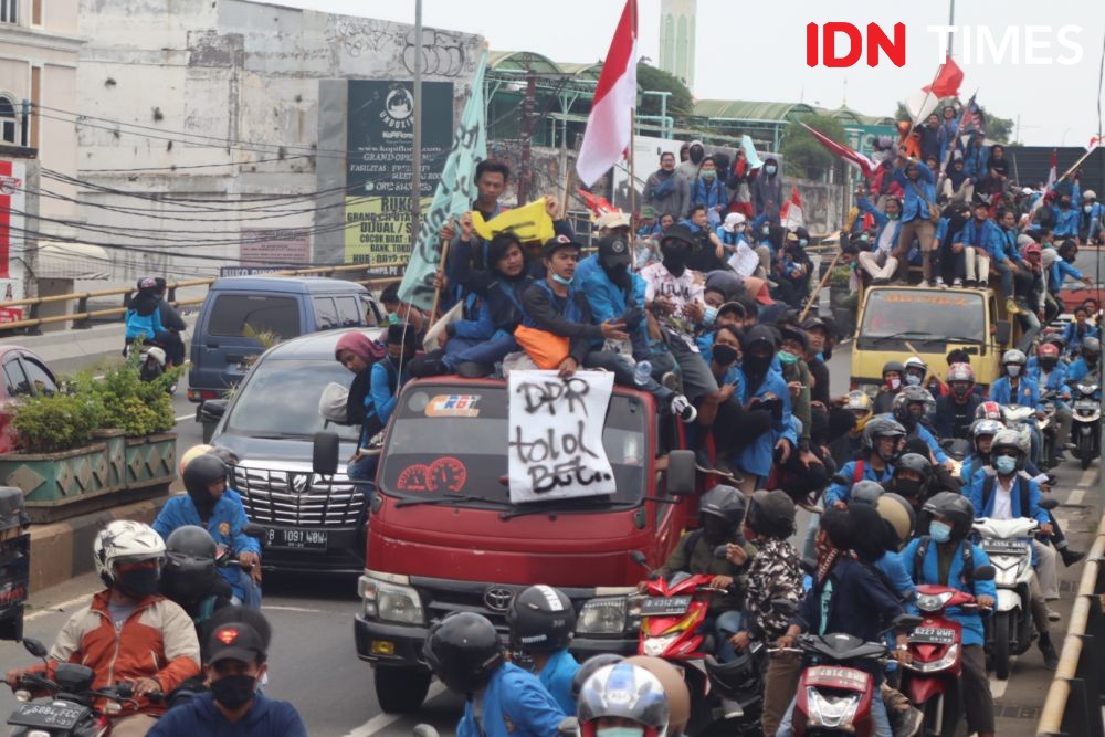Ratusan Polisi Jaga Pergerakan Massa Tolak Omnibus Law di Tangerang