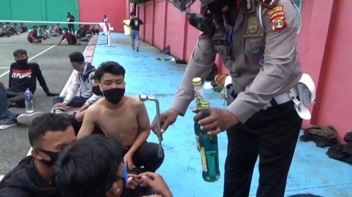 Cegat Peserta Demo, Polisi Temukan Botol Berisi Bahan Bakar di Tas