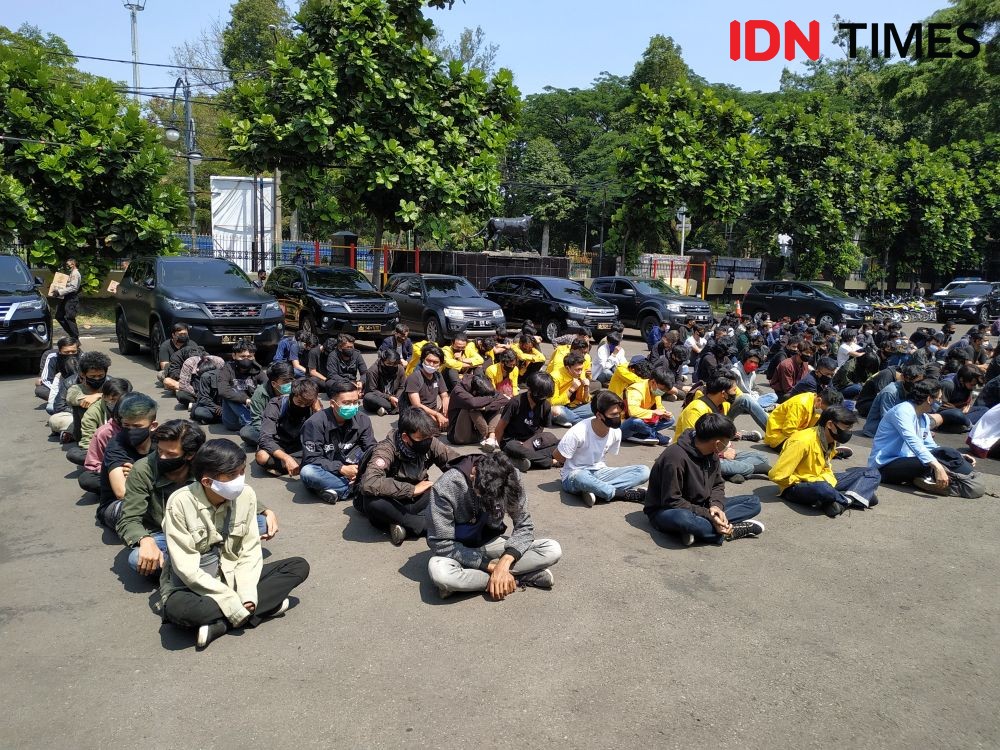 DLHK: Banyak Batu Dibandingkan Sampah dari Demo Omnibus Law di Bandung