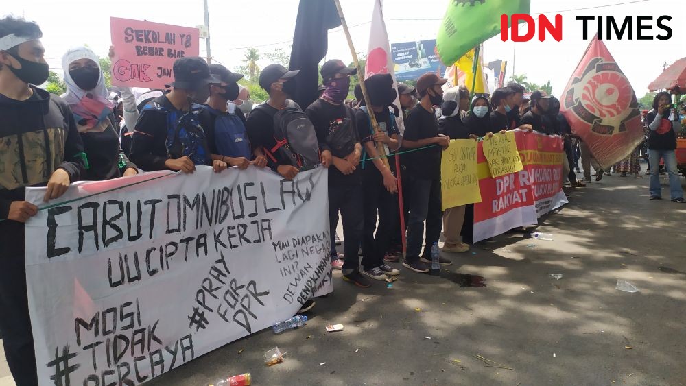 Demonstran UU Ciptaker Makassar: Sampai Kapan pun Kami Tolak