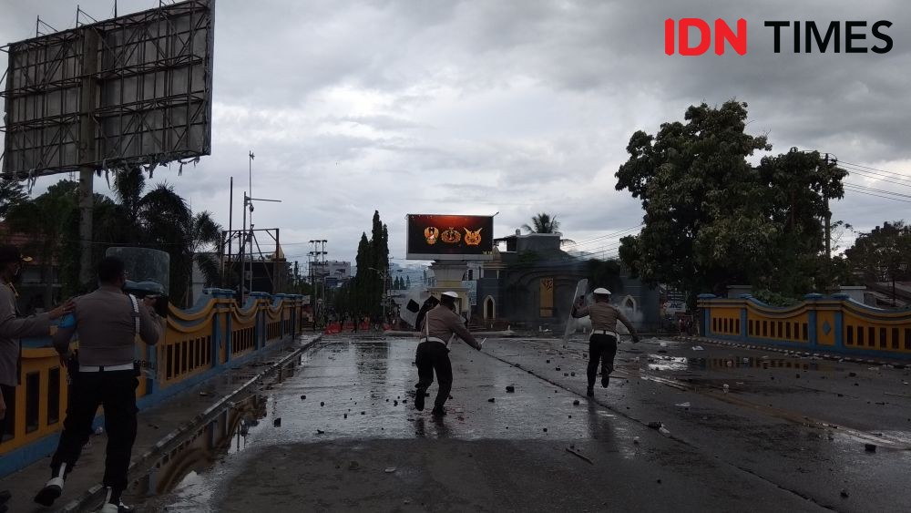 Sempat Ricuh, Demonstran di Gorontalo: UU Cipta Kerja Kebiri Hak Buruh