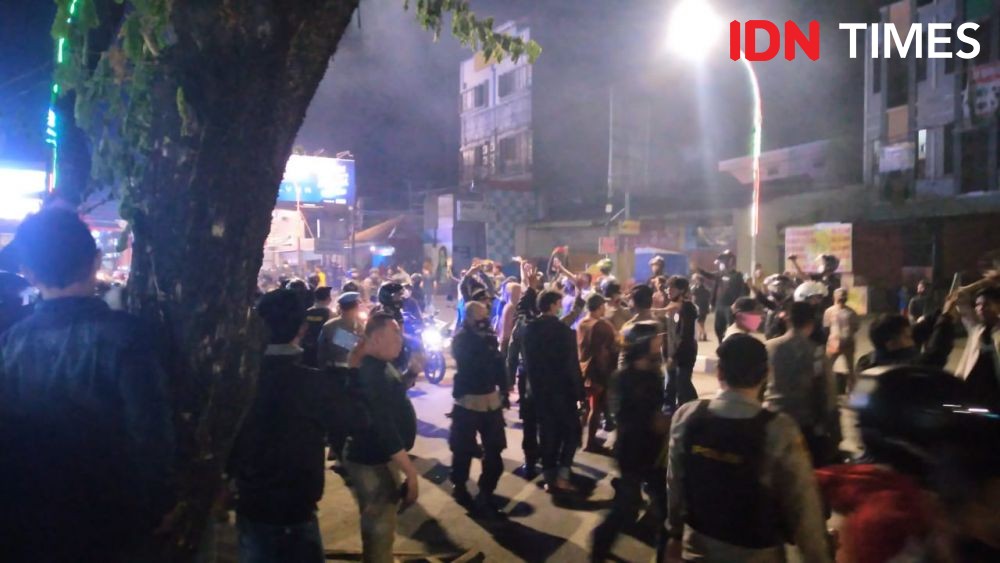 Demo di Makassar, 105 Orang Ditangkap Jalani Tes COVID-19 dan Narkoba