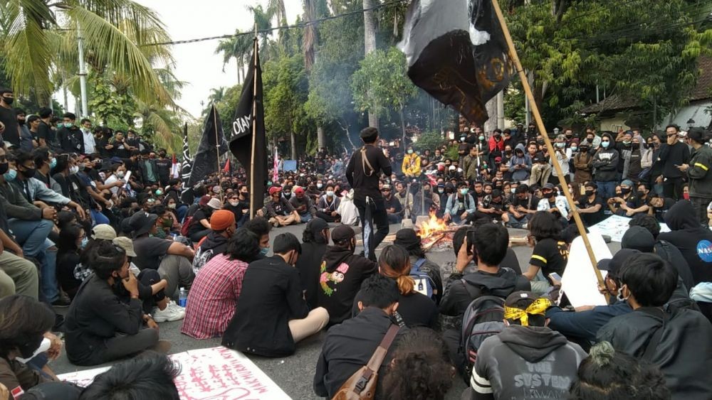 Demo Omnibus Law di Bali Ricuh, Kapolda: Adik-adik Ini Dikondisikan