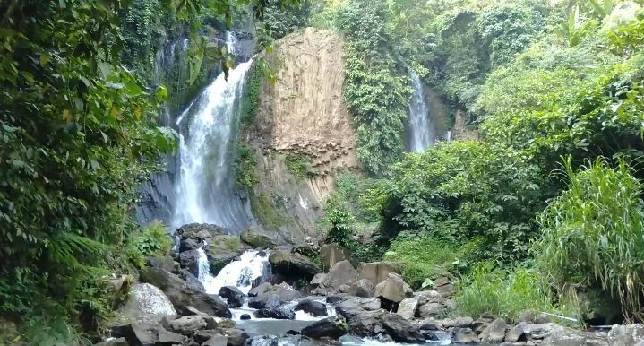 Air Terjun Lembah Pelangi Lampung, Sensasi Nikmati Dua Suhu Air 