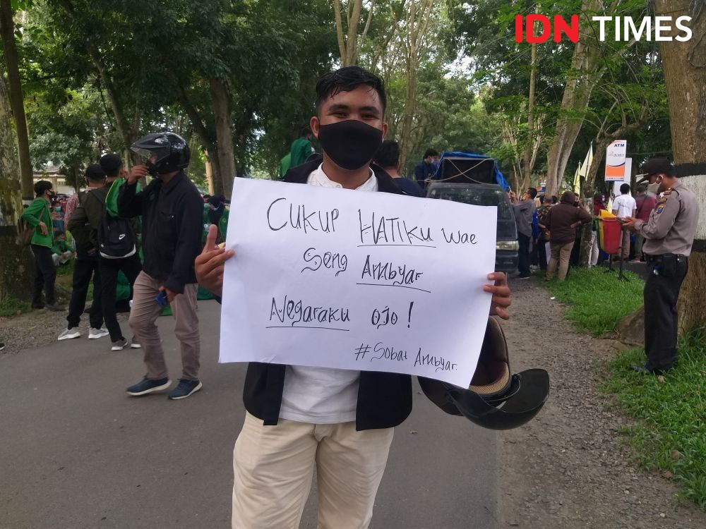 8 Poster Unik Demo Omnibus di Langkat, Mahasiswa: Kami Butuh Hokage