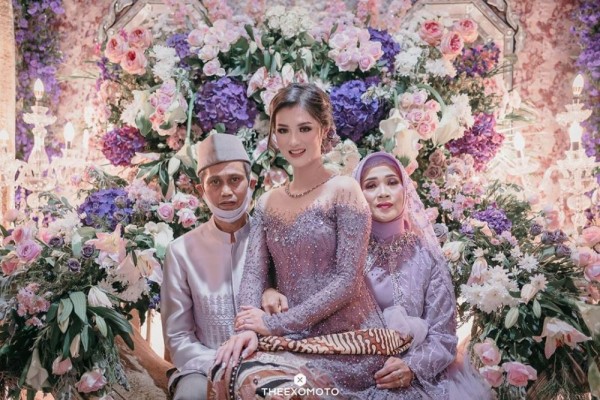 10 Potret Haru Prosesi Pengajian dan Siraman Atries Angel