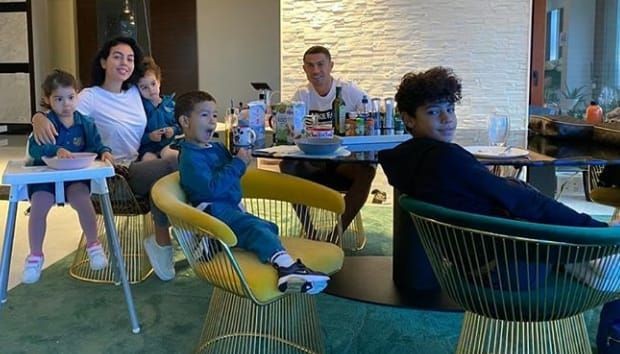 Rumah Cristiano Ronaldo Dibobol Maling, Pencuri Ambil Jersey