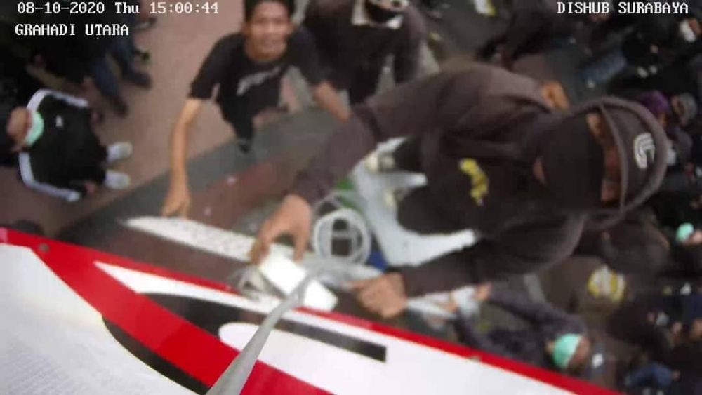 Polisi dan Pemkot Surabaya Kejar Perusak CCTV Grahadi