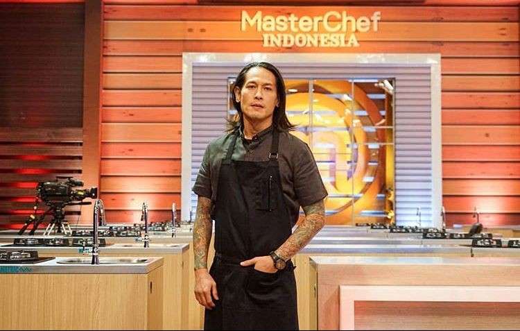 9 Penampilan Terbaru Chef Juna Yang Baru Ditinggal Mantan Menikah